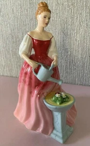 ROYAL DOULTON CHINA LADY FIGURE ALEXANDRA PRETTY LADIES MODEL No HN 4928 PERFECT - Picture 1 of 8