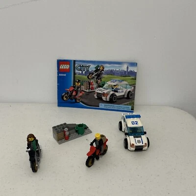 LEGO 60042 High Speed Police Chase Police City Motorcycle Car Bandit Robber 2014 - Image 1 of 4