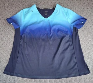 Blusa Médica Koi Lite Calce Ajustado Talla 2XL Azul Ombre Uniforme Enfermera Trabajo Panel Elástico - Imagen 1 de 9