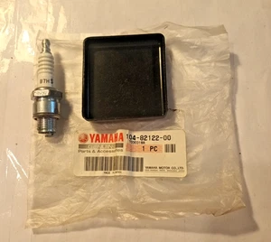 FS1E NOS Batttery Tray + B7HS Spark Plug. - Bild 1 von 1