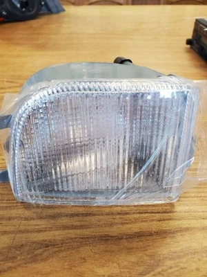 Driver Corner/Park Light Park Lamp-turn Signal Fits 95-97 PASSAT 388194 - Image 1 of 4