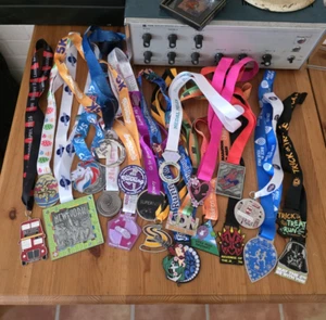 21 x JOBLOT BUNDLE OF MARATHON RUNNING MEDALS - Picture 1 of 7