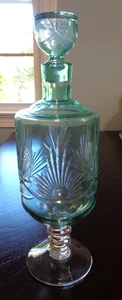 ELEGANTE VINTAGE RUMÄNISCHE AQUA GESCHLIFFENE GLASKARAFFE MIT FUSS mit STOPFEN - Bild 1 von 12
