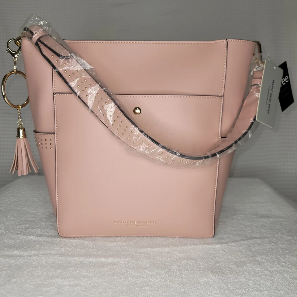 Cartera MARC NEW YORK by Andrew Marc para mujer de cuero rosa y dorado con llavero nueva con etiquetas Foto 1 de 4