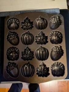 Nordic Ware Autumn Cakelet Pan - Bild 1 von 3