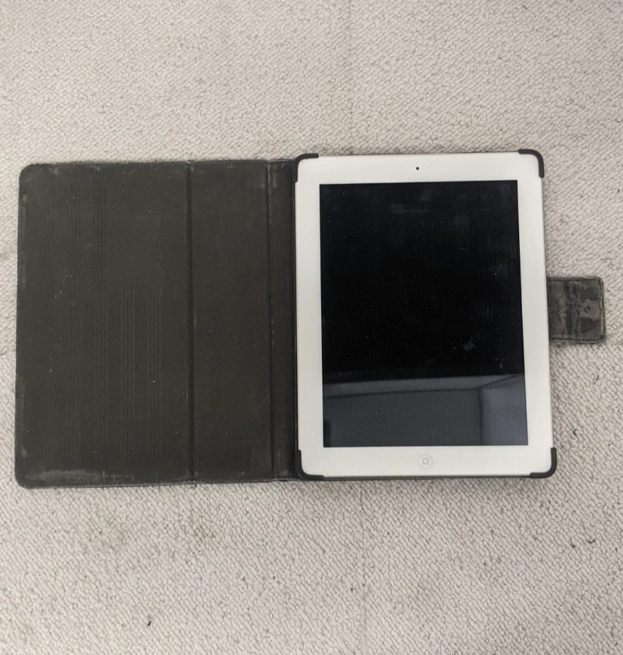 Apple iPad 4th Generation 32GB Silver A1458 WiFi Only TESTED - Image 1 of 4