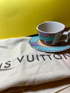 Louis Vuitton Dustbag,  +1 Dorothy Hafner, Künstler-Tasse,(Beutel ca. 46x57cm) - Bild 1 von 6