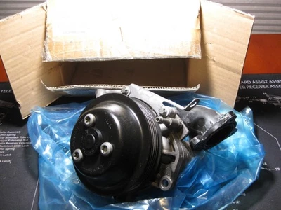2014-2017 Porsche 911 Carrera Engine Water Pump 0PB121010D OEM Excellent Cond - Image 1 of 4