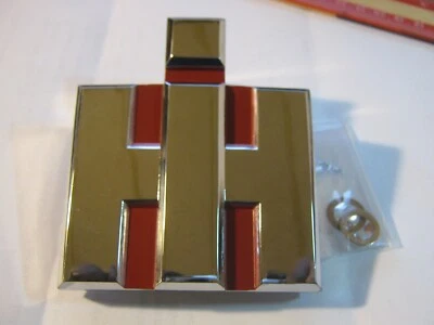 - Farmall 100 130 200 230 Front IH Emblema "Envío Gratis" OEM# 362513R1 Foto 1 de 4