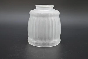 Pantalla colgante antigua/vintage de vidrio esmerilado blanco con diseño elevado - Imagen 1 de 8