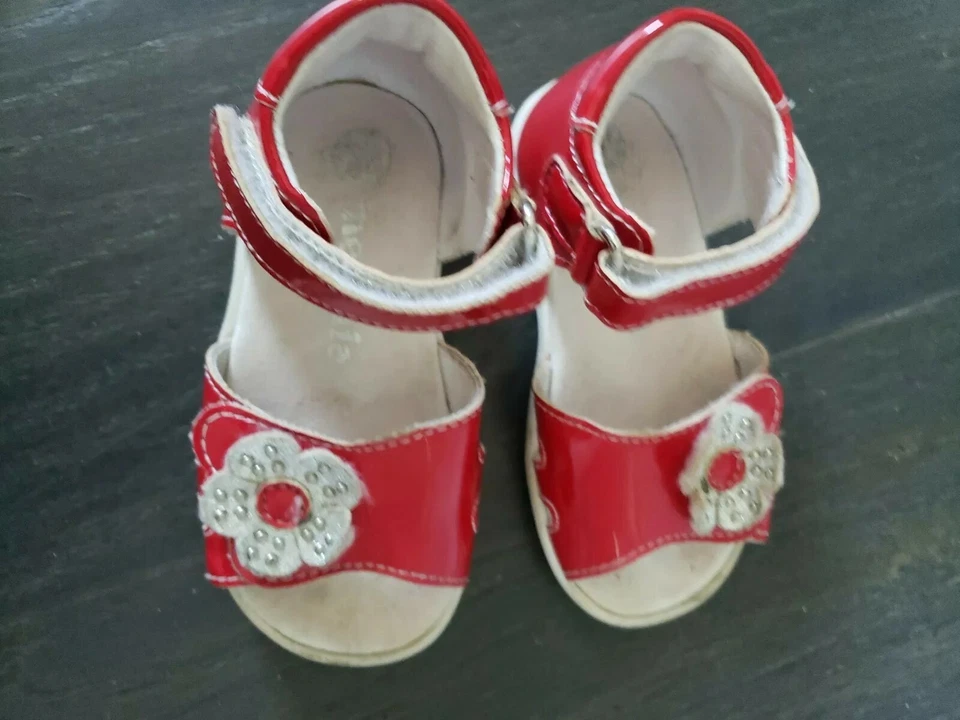 Melania Girls Adjust Sandals red patent Leather size 21 Italy Eur Fashion - Image 1 of 4