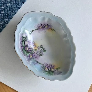 6.75" Violets Graduated Blue OSCAR & EDGAR GUTHERZ Austria Egg Shape Pin Dish - Picture 1 of 5