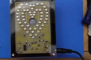 Schneller wechselnder Blitz von ROT & BLAU BEWEGUNGSAKTIVIERT LED EINZIGARTIGES TOCHTERGESCHENK - Bild 1 von 7