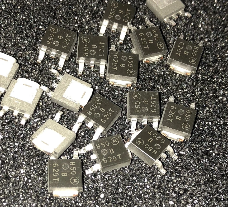 MOTOROLA MBRD620CTT4 DIODE ARRAY SCHOTTKY 20V 3A DPAK **NOVO** Qtd.10 - Imagem 1 de 1