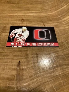 Tarjeta de visita de boleto de hockey Omaha de la Universidad de Nebraska 2010-2011 - Imagen 1 de 2