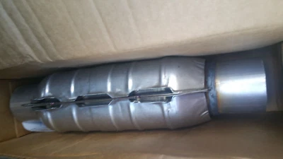Convertidor catalítico universal compatible con EPA NAPA 93304 Foto 1 de 3