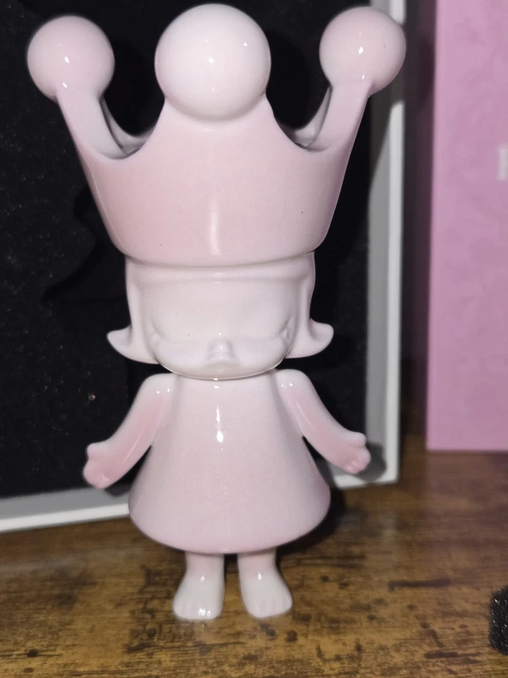 Popmart Royal Molly Rouge 100%  - Image 1 of 4