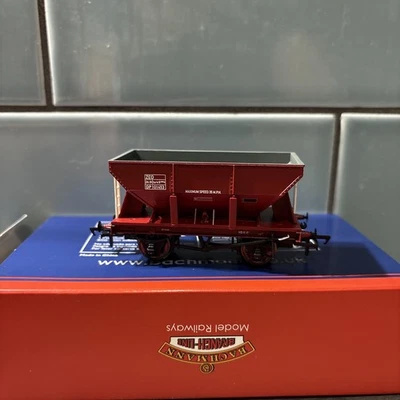 Bachmann OO Gauge 37-505 24T Ore Hopper Wagon ZEO  Gulf Red - Image 1 of 4