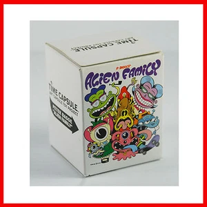 Minifigura Alien Family Sony Creative Peter Bagges Art Time Capsule 2002 - Imagen 1 de 4