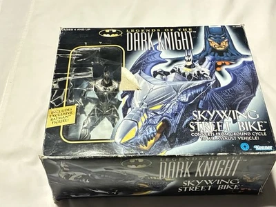 Bicicleta de calle Kenner Batman Legends of the Dark Knight Skywing 1996 caja abierta Foto 1 de 4