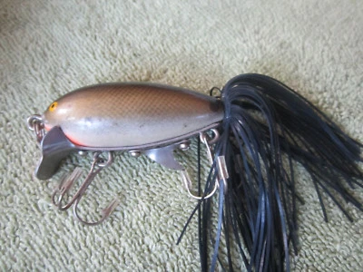 ВИНТАЖНАЯ ДЕРЕВЯННАЯ МЕТАЛЛИЧЕСКАЯ РЫБОЛОВНАЯ ПРИМАНКА в масштабе гольяна резиновый хвост - Изображение 1 из 4