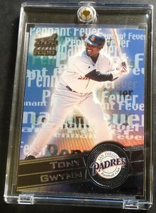 2000 TONY GWYNN PACIFIC AURORA PENNANT FEVER SILVER #16 HOF 098/199 (511) 