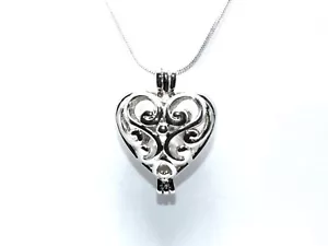 Collana con ciondolo gabbia di perle cuore pergamena in argento | regalo minimalista per lei - Foto 1 di 29