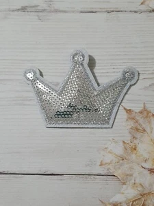 Corona de Plata Lentejuelas Bordado Parche Hotfix Apliques Motivo Vestido Disfraz - Imagen 1 de 1