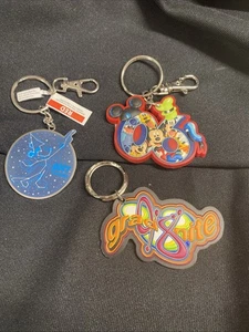 3 portachiavi vintage Disneyland Grad Night, 2006 e 2017 tutti diversi mai usati - Foto 1 di 5