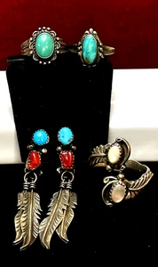 STERLING SCHMUCK KONVOLUT GLOCKENHANDEL TÜRKIS RINGE KORALLE OHRRINGE SIGNIERT R BEGAY - Bild 1 von 20