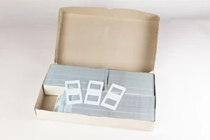Neue glaslose Clip Lock Schiebehalterungen 5 x 5 cm für 35 mm Transparentfolien. c.550 Halterungen - Bild 1 von 6