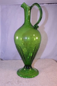 BEAUTIFUL VINTAGE EMERALD GREEN WINE PITCHER DECANTER - Picture 1 of 6