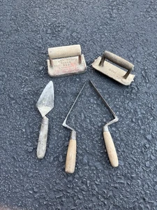 Lote de 5 paleta de cemento con manijas de madera de herramientas de albañil vintage - Imagen 1 de 4