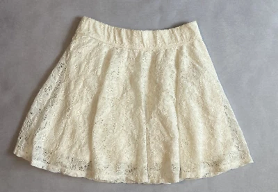 Minifalda Hollister blanca de encaje floral talla pequeña Foto 1 de 4