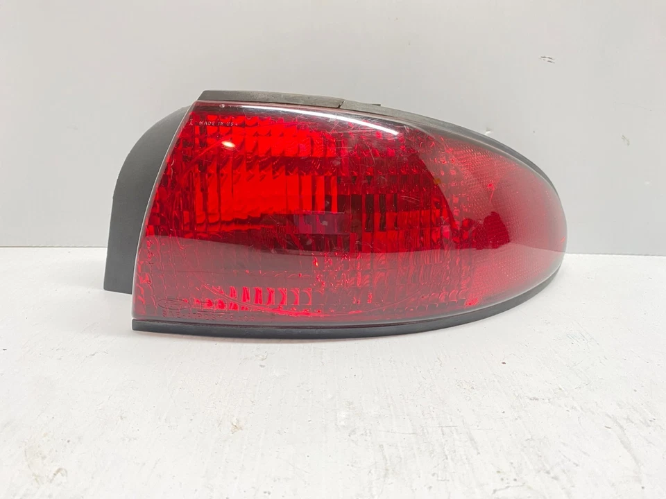 Ford Contour 1995-1997 montaje de luz trasera lateral derecha mensajero fabricante de equipos originales, Foto 1 de 4