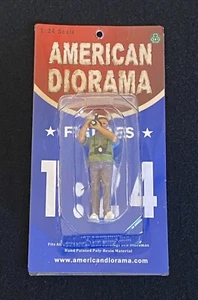 American Diorama 2012 Cameraman Scott Figure AD-23835 New MIB 1:24 G Scale Train - Picture 1 of 2