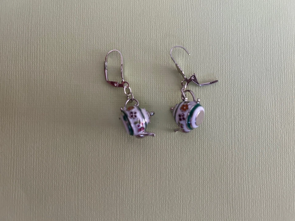 Pendientes colgantes tetera porcelana blanca y floral en alambres palanca ¡nuevos adorables! Foto 1 de 1