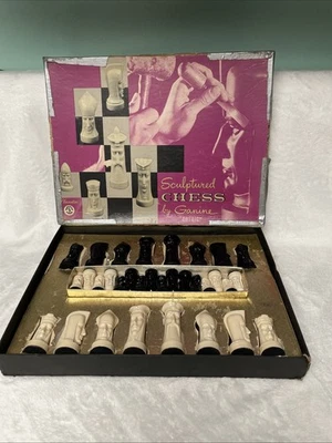 Ajedrez esculpido vintage por hambruna “gótico”. Completo. Leer Foto 1 de 4