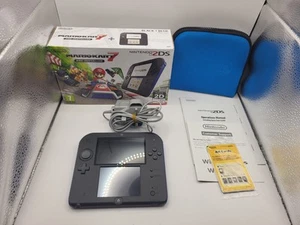 Consola Nintendo 2DS azul y negra - con Mario Kart 7 - Imagen 1 de 18
