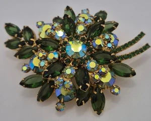 Large flowery leaf Broach with multiple green stones - Picture 1 of 2