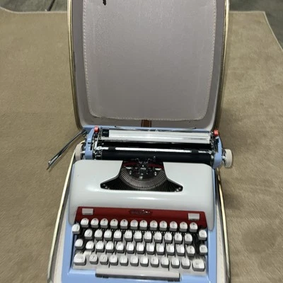 Máquina de escribir Royal Futura 800 1961 vintage (antigua) Foto 1 de 4