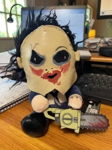 The Texas Chainsaw Massacre Leatherface Pretty Woman Kidrobot Phunny Peluche, NUEVO - Imagen 1 de 1