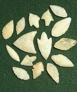 Tolle Gruppe weißer Quarz-Pfeilspitzen * Sahara-Neolithikum * authentisch * - Bild 1 von 1