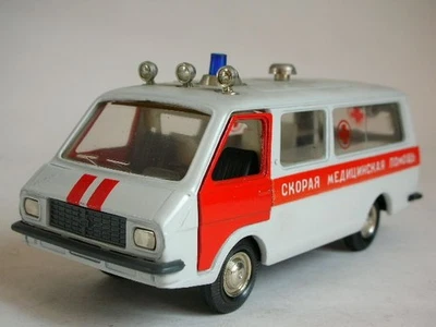RAF M22031 ambulance die-cast model, 1/43 scale, made in the former USSR, - Image 1 of 4