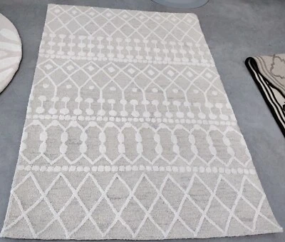 Tapete com manchas traseiras PRATA/MARFIM 4' X 6', preço reduzido 1172758607 BLM115G-4 - Imagem 1 de 4