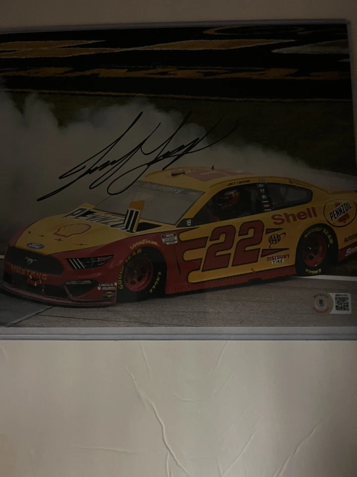Bajo Beckett NASCAR 8x10 firmado por Joey Logano Foto 1 de 1