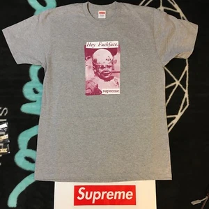 CAMISETA SUPREME HEY F*CKFACE (GRANDE) (GRIS JASPEADO) SS18 BANDANA CAMISETA CON LOGOTIPO DE CAJA CRUZADA - Imagen 1 de 12