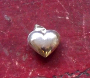 Puff Hollow 925 Silver Heart pendant - VGC - Picture 1 of 1