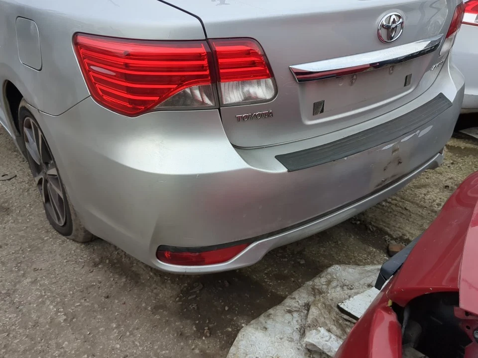 TOYOTA AVENSIS 2011-2018 REAR BUMPER SILVER - Image 1 of 4