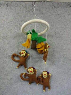 Berço de bebê macaco móvel selva bananeira lã feito à mão decoração de feltro - Imagem 1 de 4